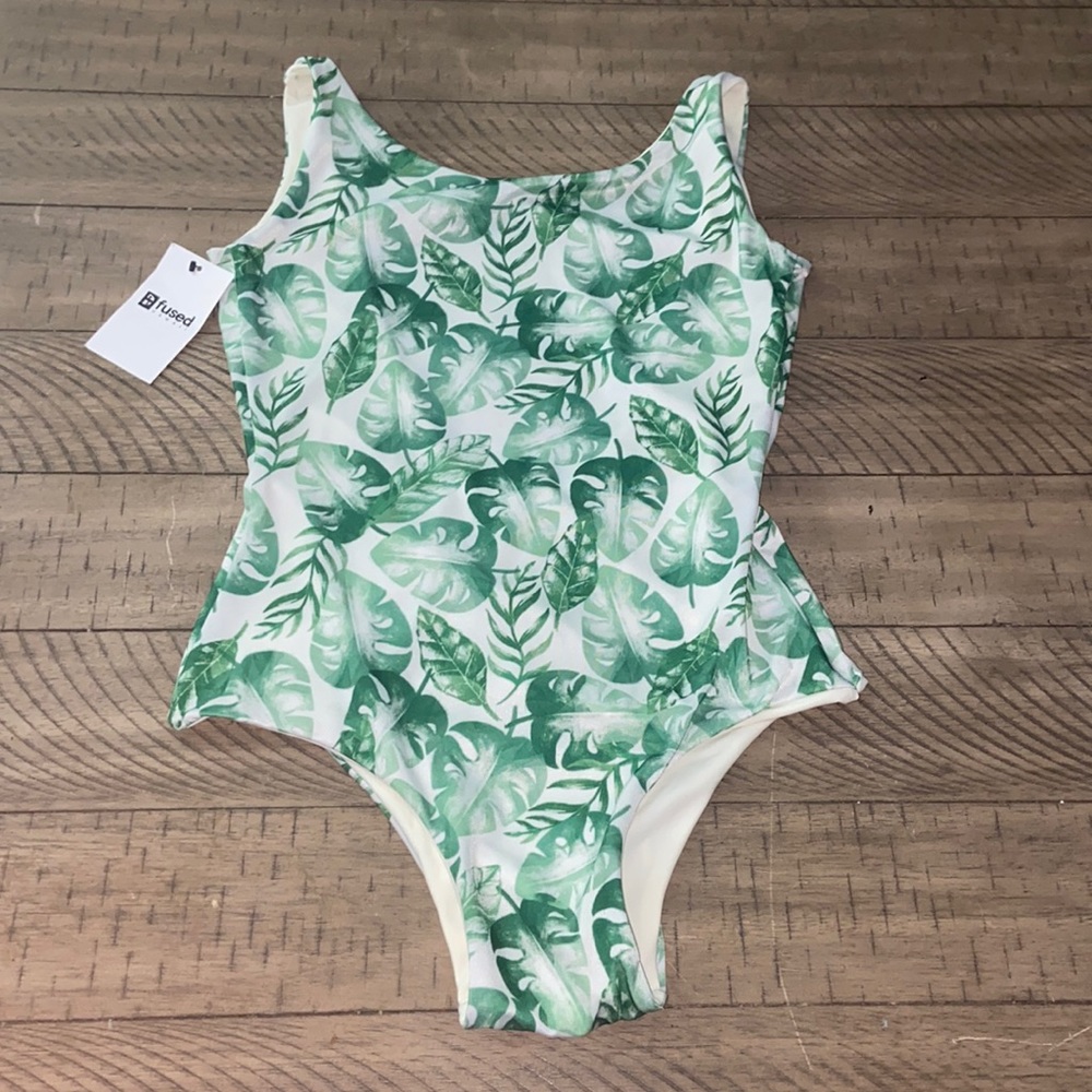 Fused Hawaii sz L Palms One Piece NEW